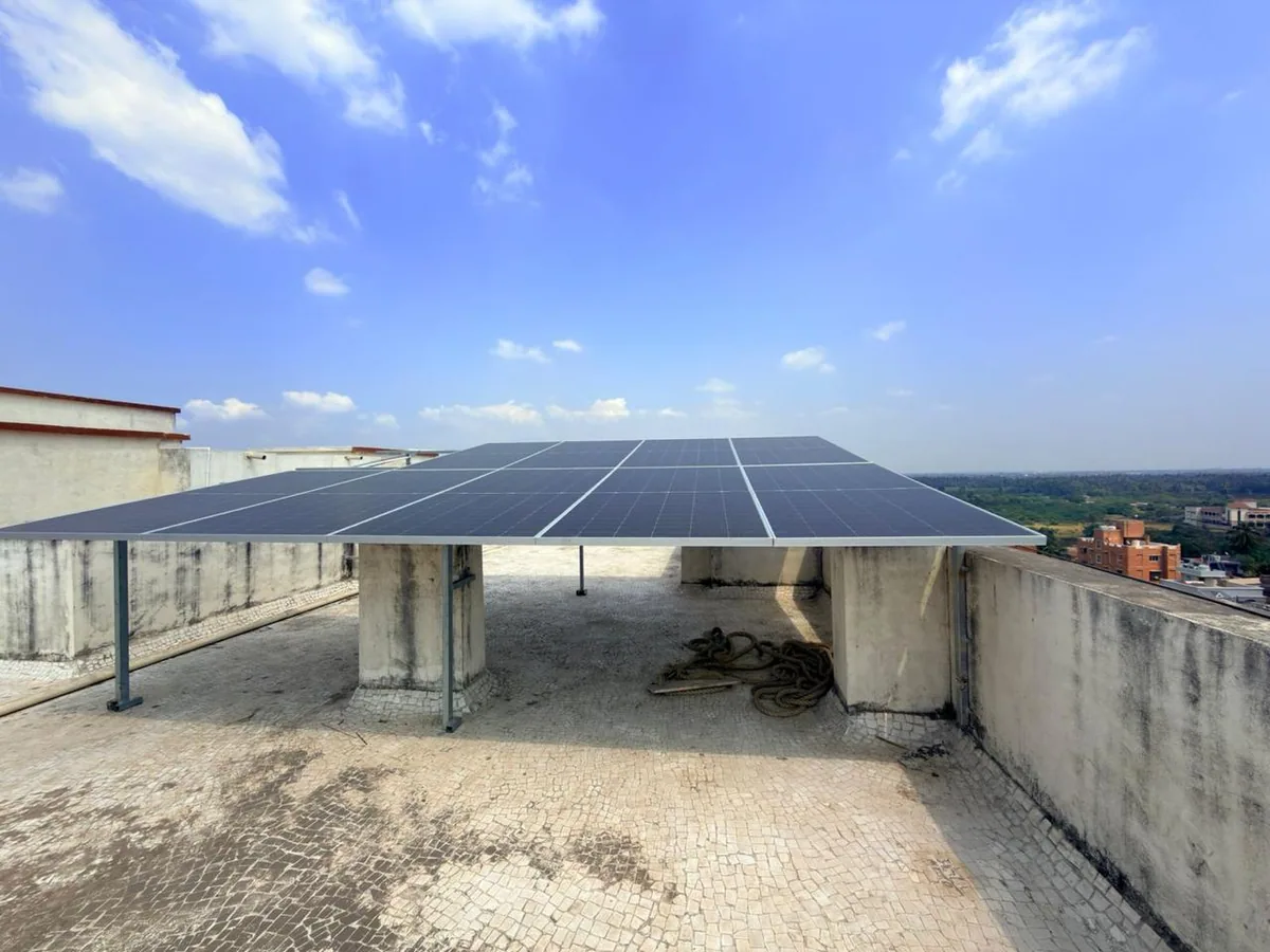 Completed rooftop solar array with open maintenance space